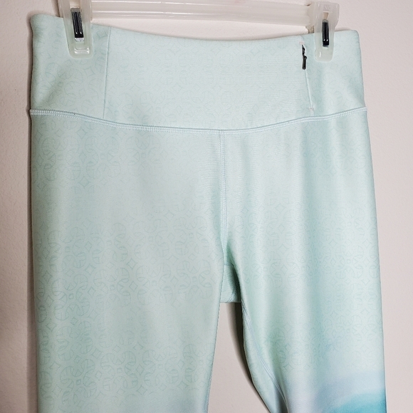 Calia By Carrie Underwood Green Landscape Printed Cropped Leggings - Picture 5 of 11